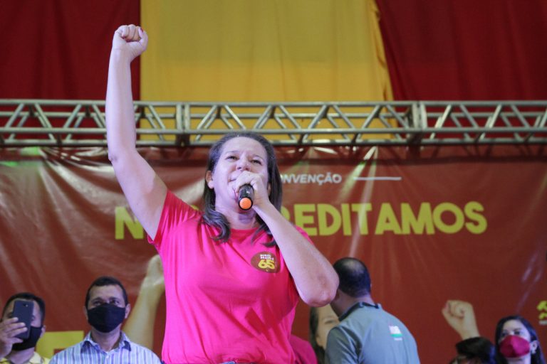 Luciana Leocádio é confirmada pré candidata a prefeita de Buriti Bravo em convenção